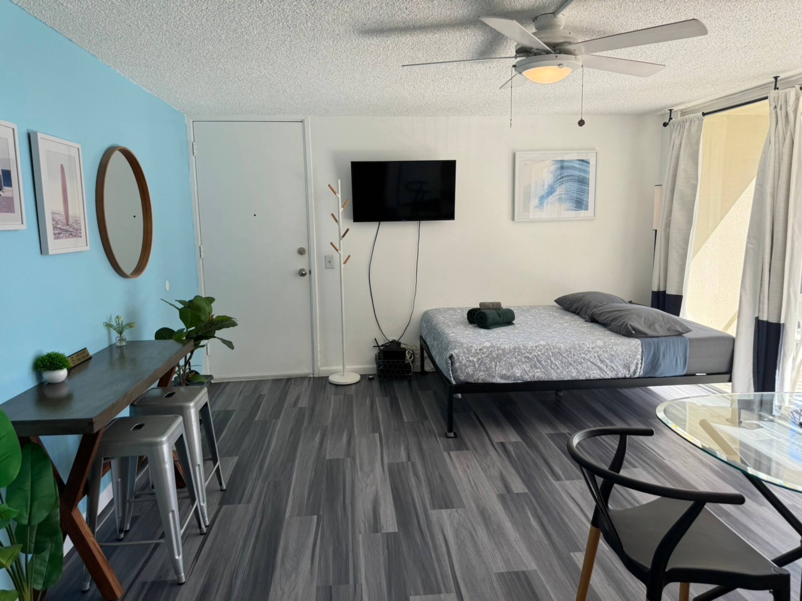 Condo in Honolulu · ★4.51 · Studio · 1 bed · 1 private bath - Image 13