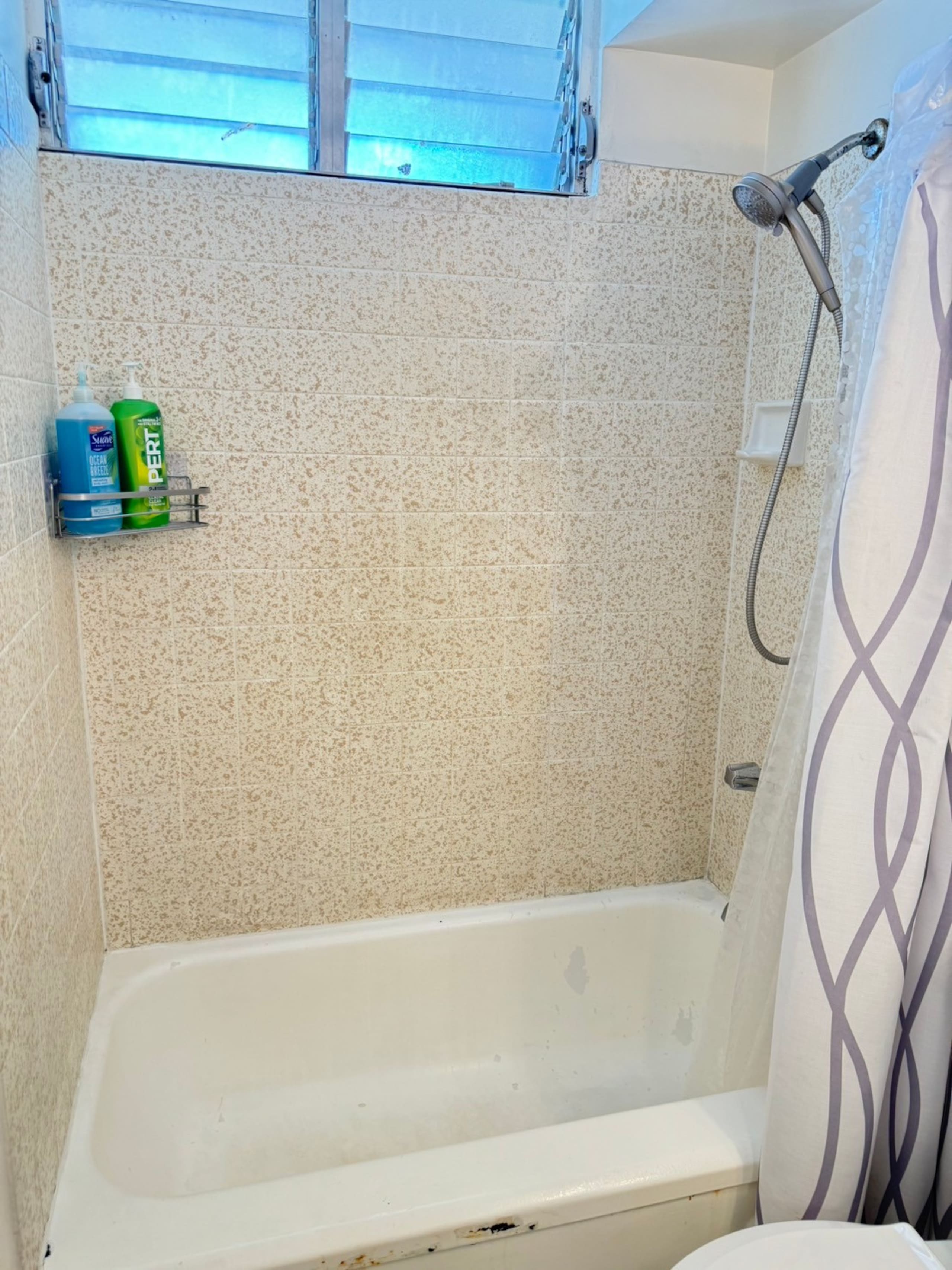Condo in Honolulu · ★4.51 · Studio · 1 bed · 1 private bath - Image 9