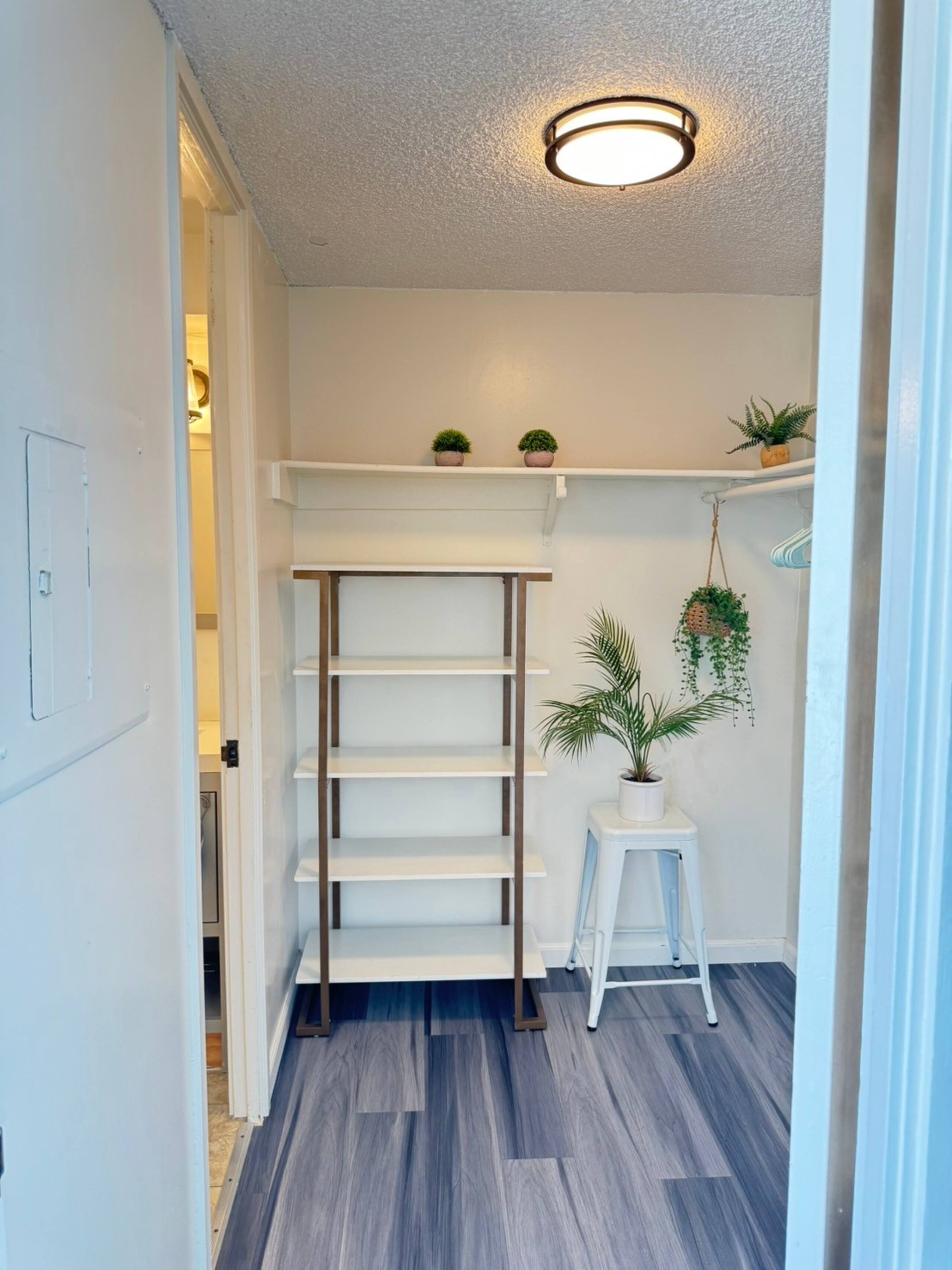 Condo in Honolulu · ★4.51 · Studio · 1 bed · 1 private bath - Image 16