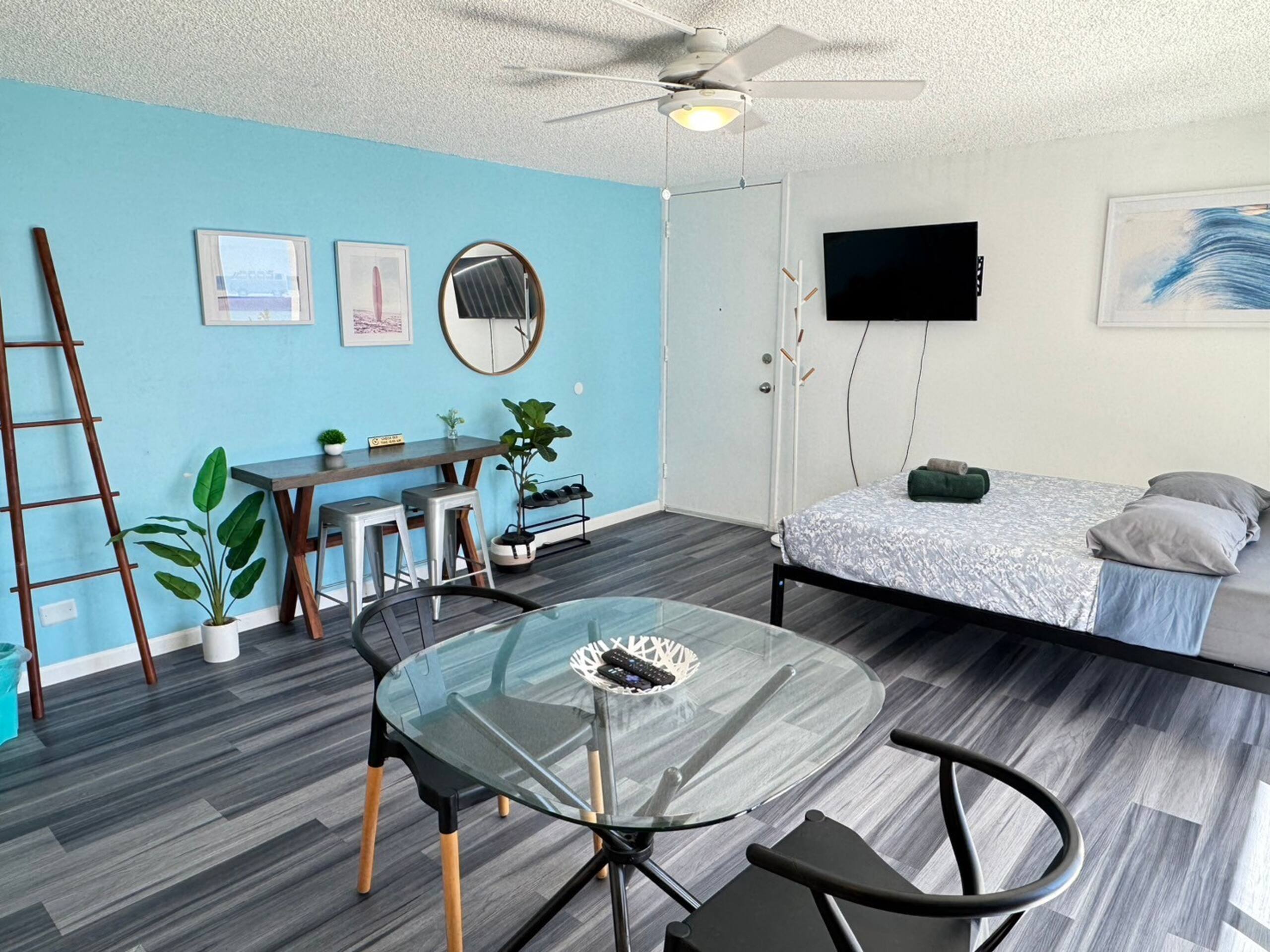Condo in Honolulu · ★4.51 · Studio · 1 bed · 1 private bath - Image 1