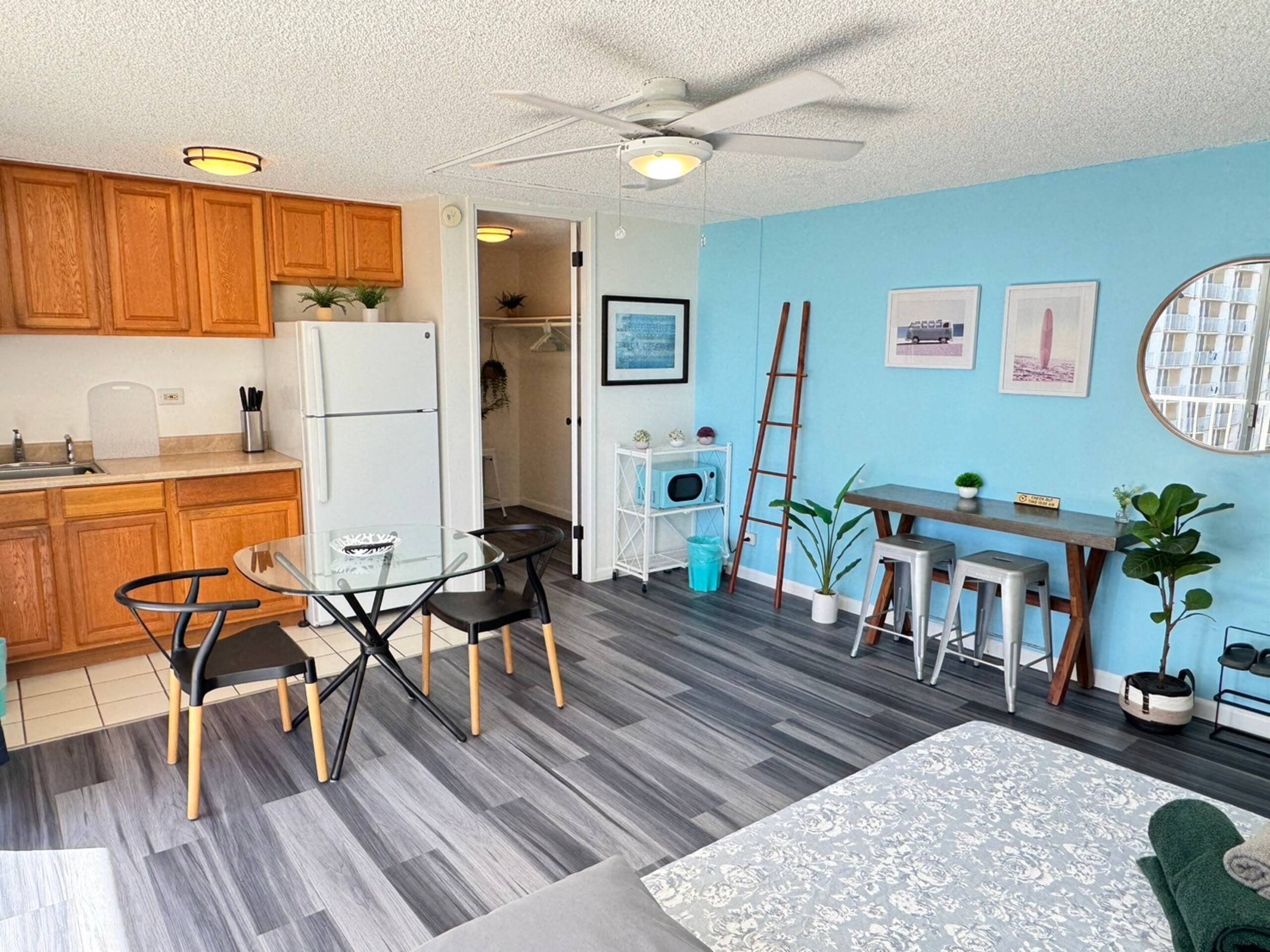 Condo in Honolulu · ★4.51 · Studio · 1 bed · 1 private bath - Image 4
