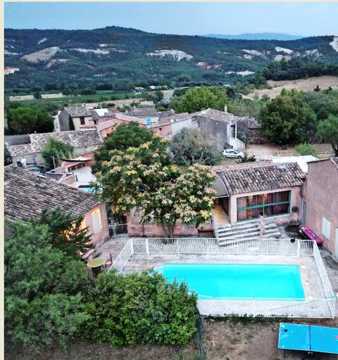 Mas des ocres, sleeps 28,