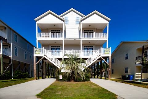 Steps to Beach | Pool | Game Room| 1mi to Barefoot
