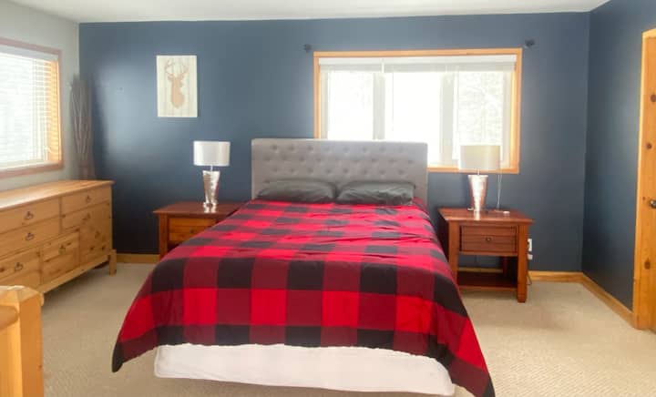 Ლოფტ ‑ კუინ ‑ საძინებელი 3ც ‑ იანი სააბაზანოთი