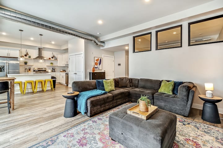 Modern&comfy W/balcony! Heat Of Fishtown Sleeps 8! - Philadelphia, PA