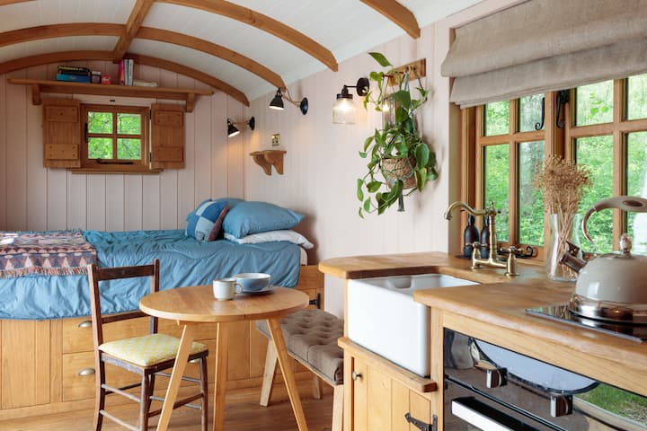 The Sett, Organic Vineyard Stay With Pool. - Crowborough
