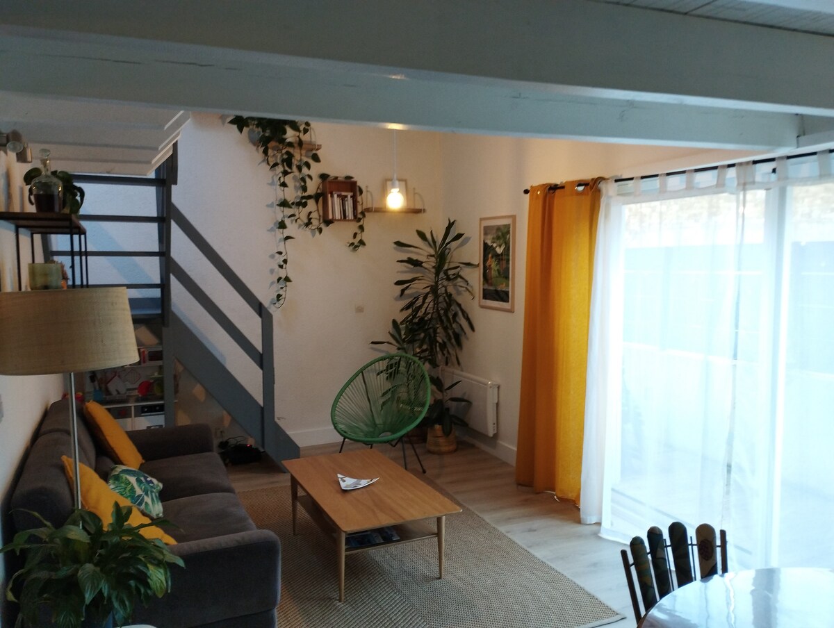 Popular Airbnb listing: Duplex T3 with terrace, parking near the center. in Vannes