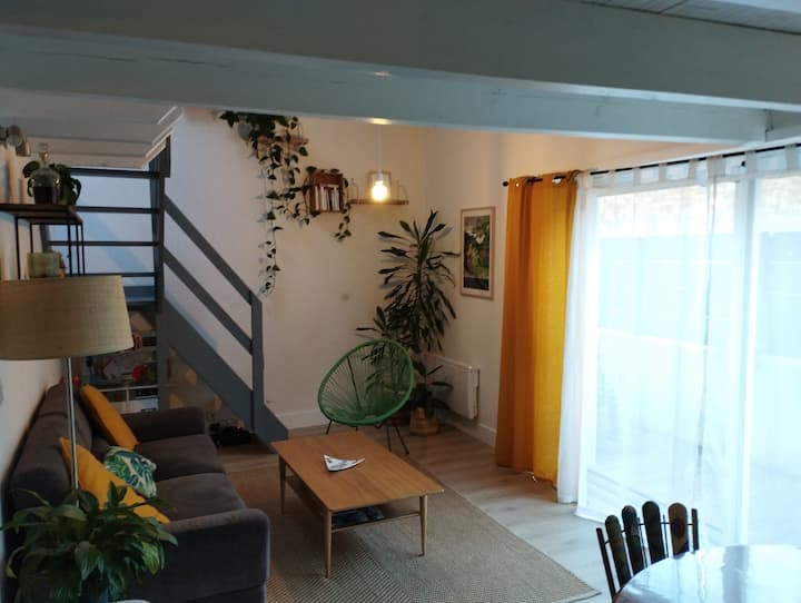 T3 En Duplex Avec Terrasse, Parking Proche Centre. - Vannes