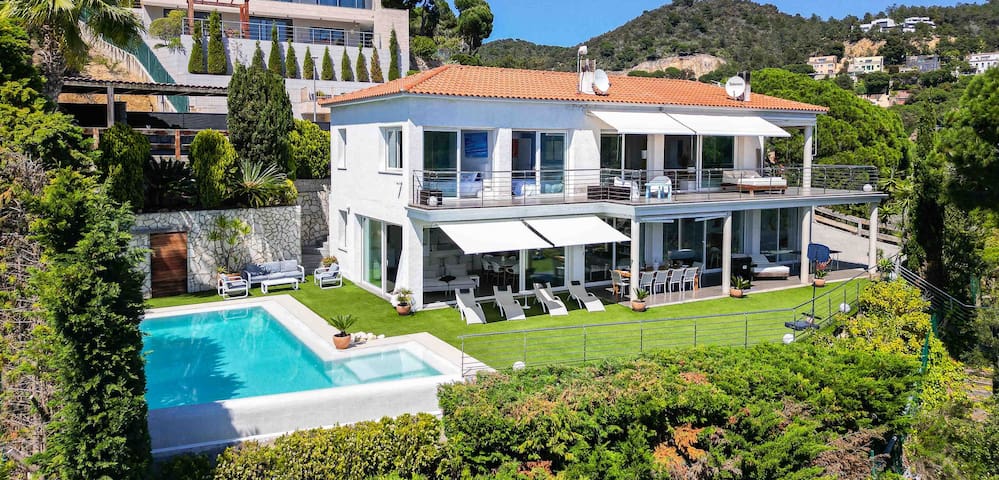 ★ CoastalVillas – Villa Harmony ★