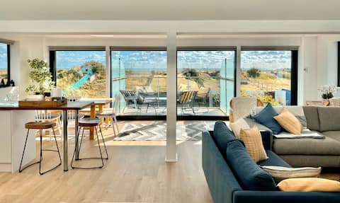 Bright and airy Sussex beach house with hot tub