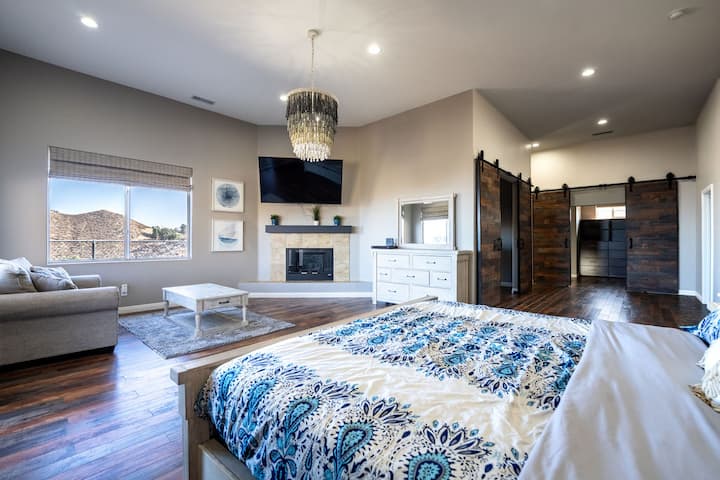 Enorme ala padronale della camera da letto! Con camera da letto a castello, 2 enormi cabine armadio e bagno padronale ! 