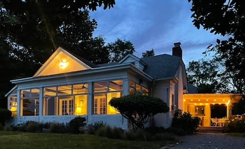 Waterfront Home - Amazing Views - Beach Adjacent