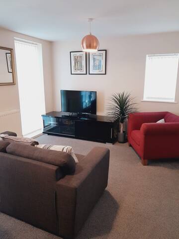 Modern 2Bed, 2Bath Apartment Etihad/Coop Live