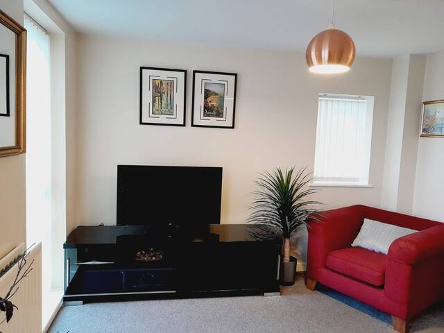 Modern 2Bed, 2Bath Apartment Etihad/Coop Live gallery image 3