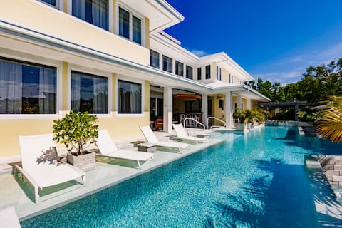 Luxury Villa-60 ft Pool-Jacuzzi-Endless Amenities-
