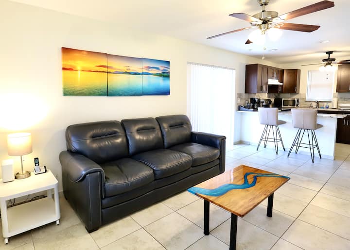 Victoria's Den-close To Airport, Cruiseport, Whole Foods - Tamarac, FL