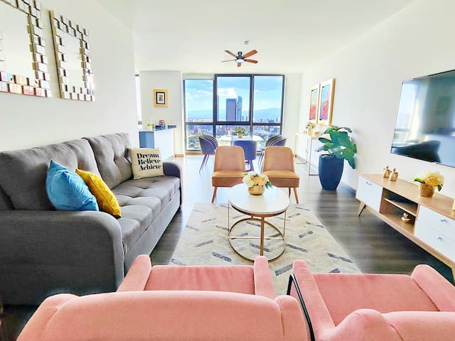 Luxurious & Amazing View+King Bed+Pool – 3 Br 2 Bt