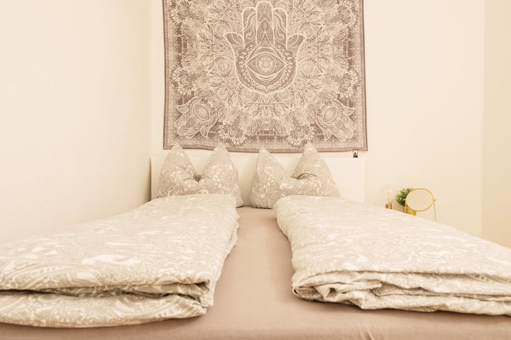 Спална соба 2 - Sage Green (кревет 140 x 200 см)