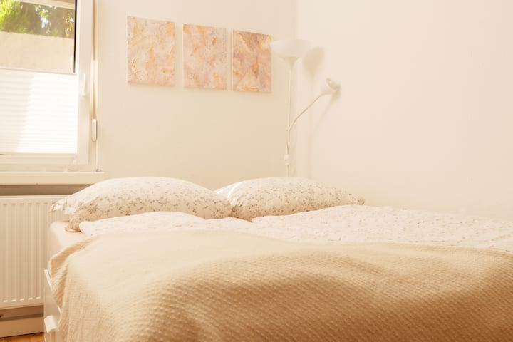 Спална соба 3 - светло бела (160 x 200 см кревет)