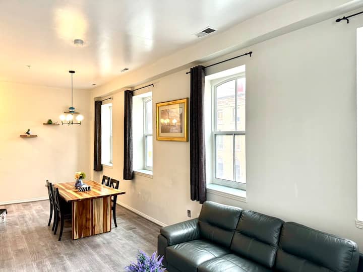 Spacious Two-level Apartment (Unit 4) In Downtown - London, Ontario