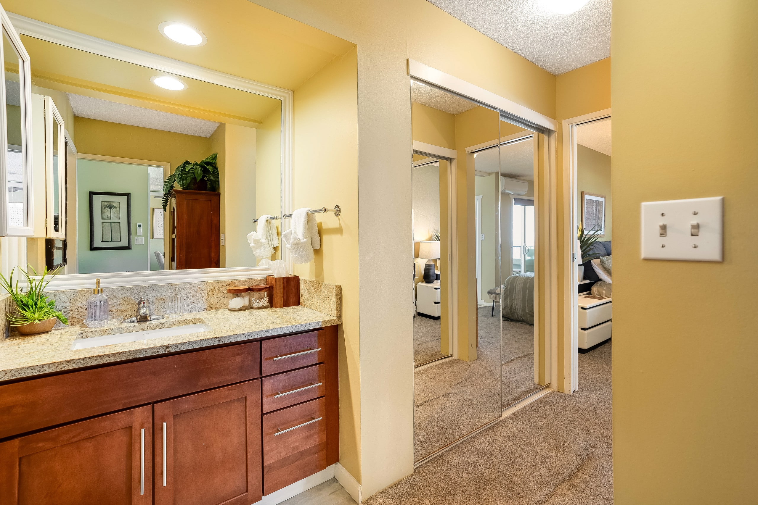 Condo in Kailua-Kona · ★4.95 · 2 bedrooms · 4 beds · 2 baths - Image 19