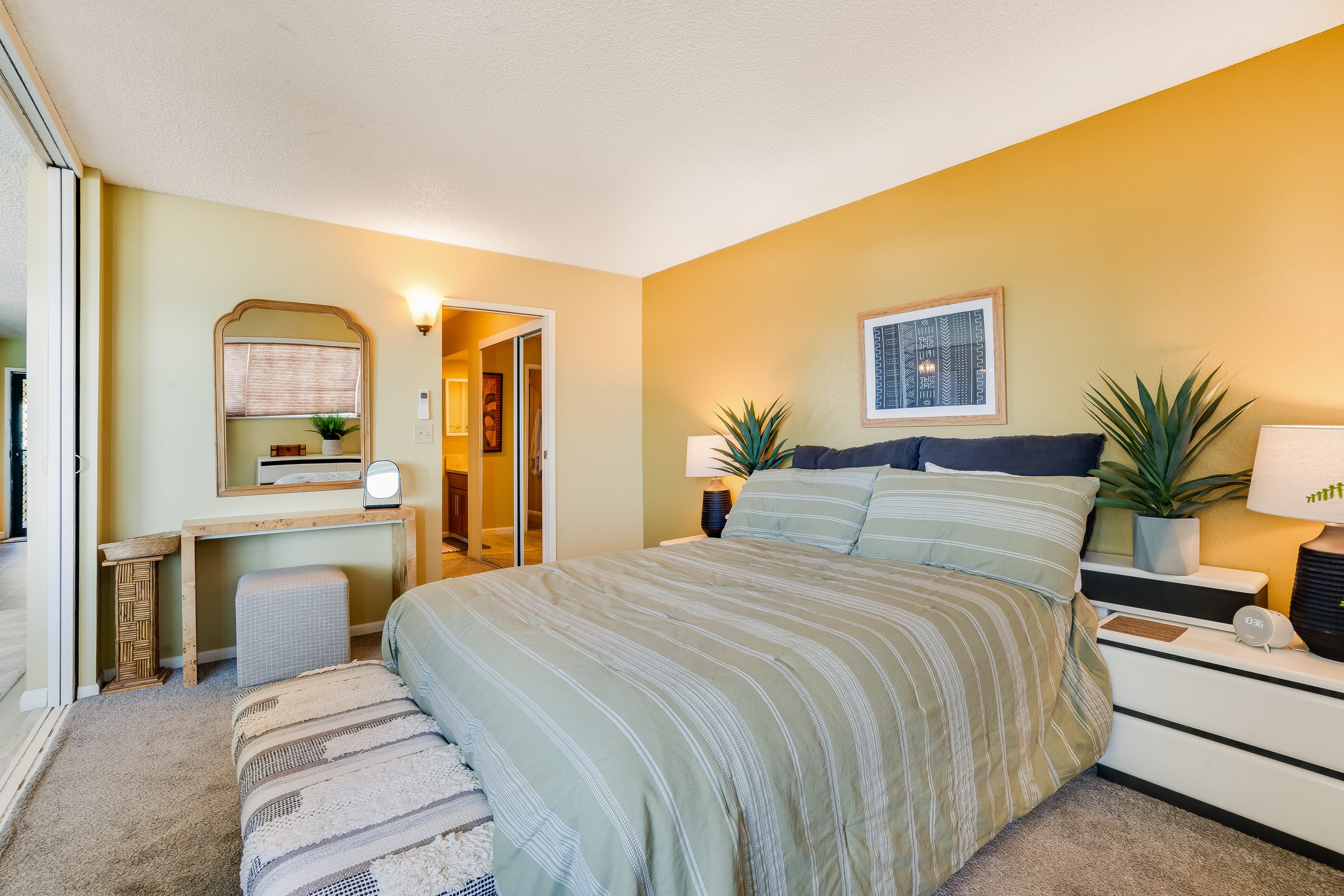 Condo in Kailua-Kona · ★4.95 · 2 bedrooms · 4 beds · 2 baths - Image 13