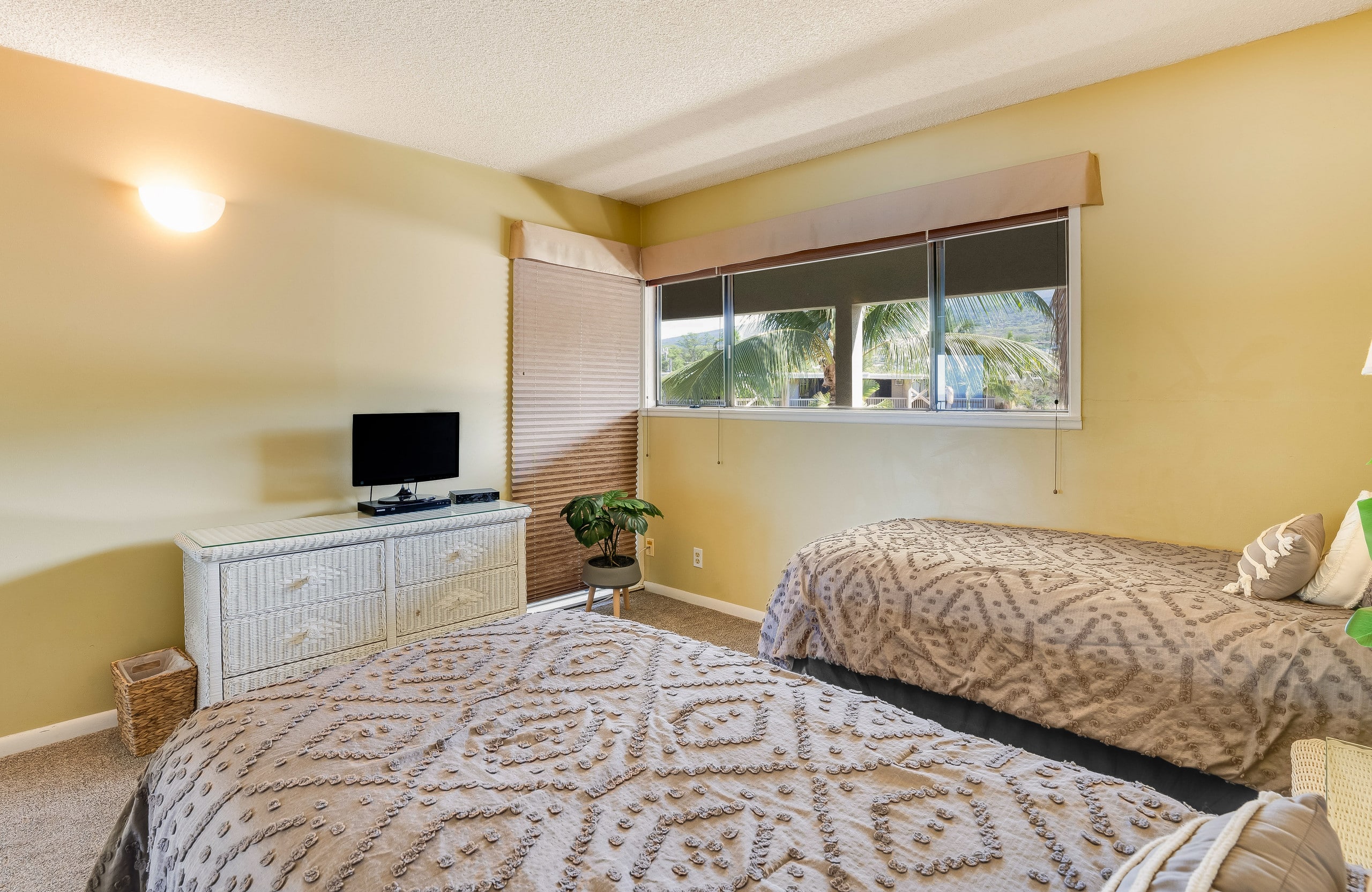 Condo in Kailua-Kona · ★4.95 · 2 bedrooms · 4 beds · 2 baths - Image 15