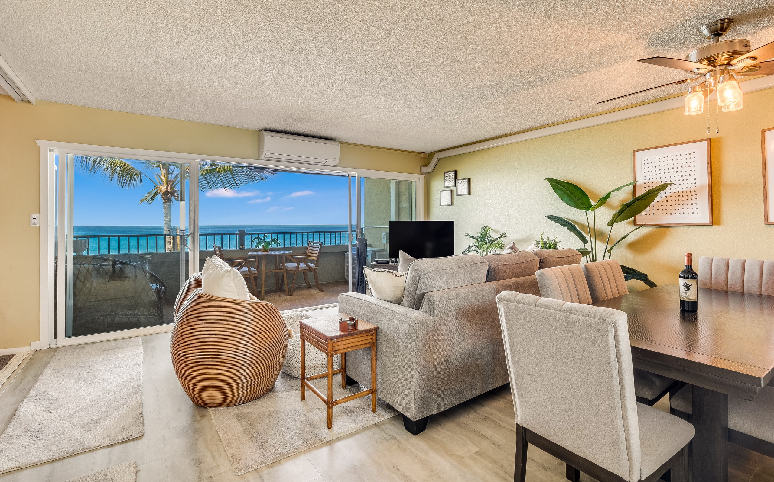 Condo in Kailua-Kona · ★4.95 · 2 bedrooms · 4 beds · 2 baths - Image 2