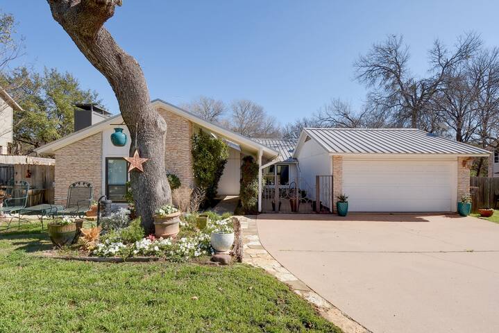 Charming Westlake Stonehouse – Duplex – 78746