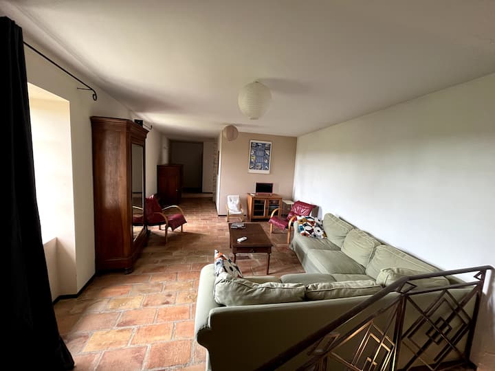 Gîte Indépendant Dans Mas En Pierre - Montpezat