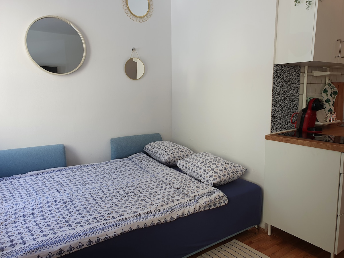 Sofa veličine 160 x 200 cm pruža udoban san za dvije osobe.