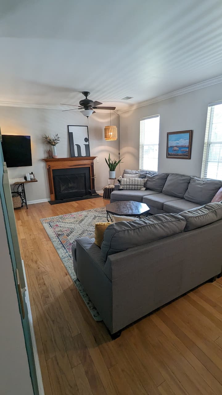 Charming 3-bedroom Home Near Beach, Shops, & More! - Mount Pleasant, SC