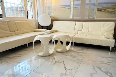 Top performing Airbnb: Appartement with direct Beach Access in Pomezia
