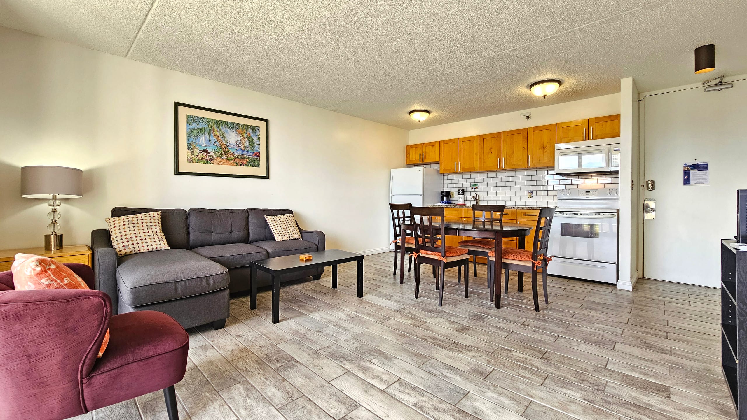 Condo in Honolulu · ★4.7 · 1 bedroom · 2 beds · 1 shared bath - Image 3