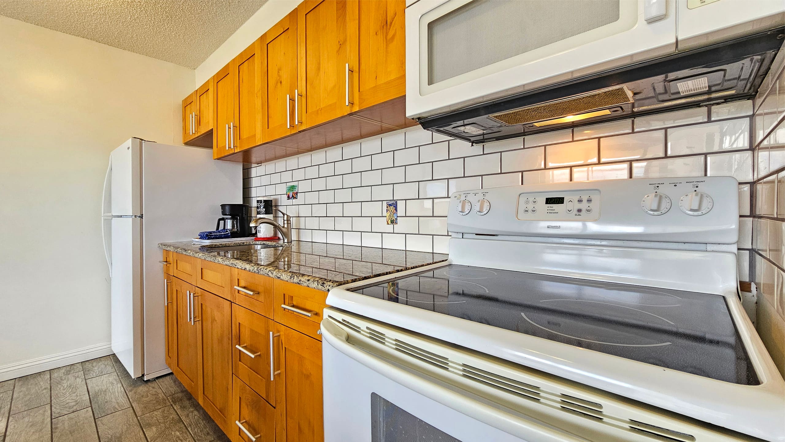 Condo in Honolulu · ★4.7 · 1 bedroom · 2 beds · 1 shared bath - Image 11