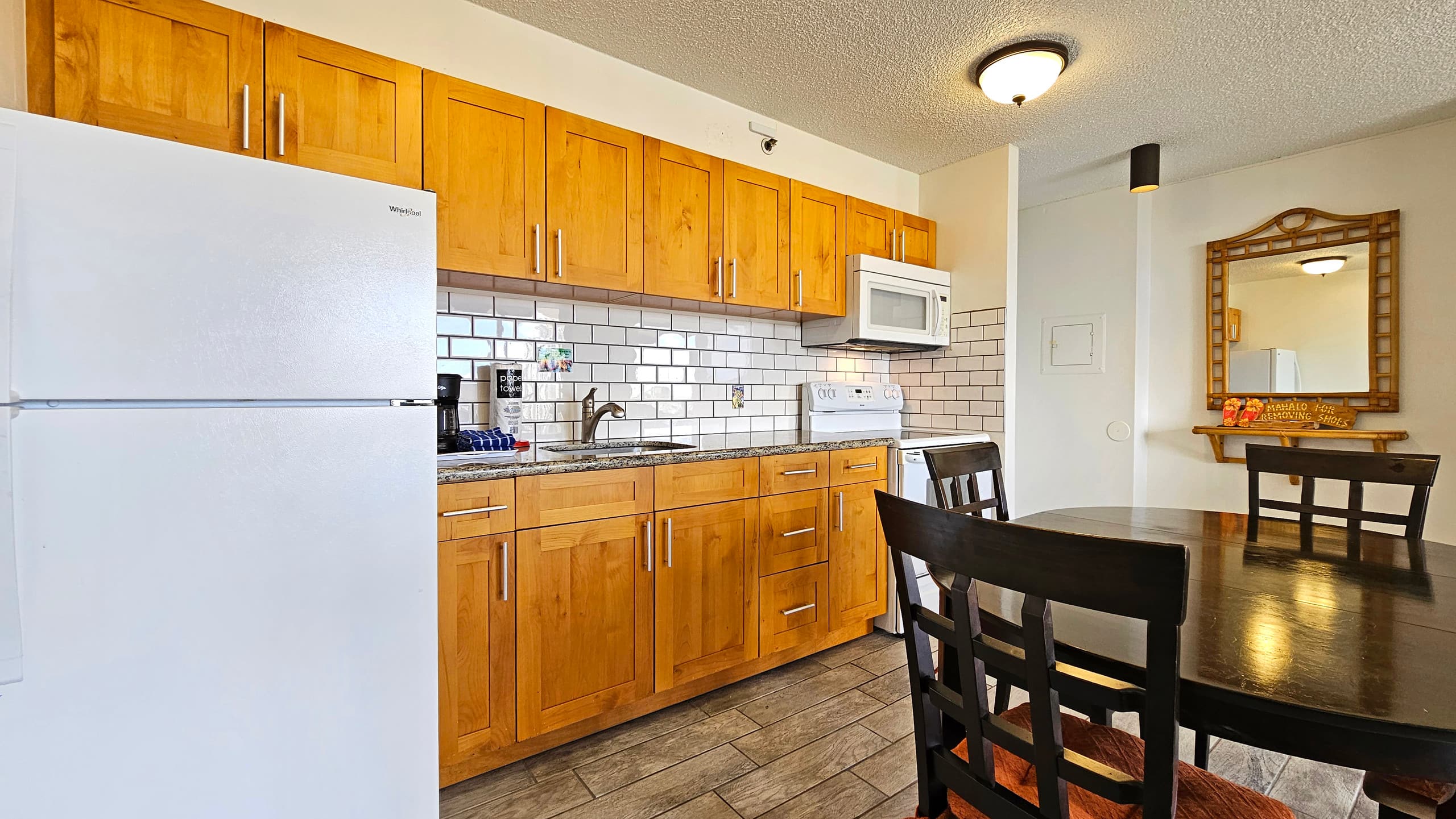 Condo in Honolulu · ★4.7 · 1 bedroom · 2 beds · 1 shared bath - Image 10