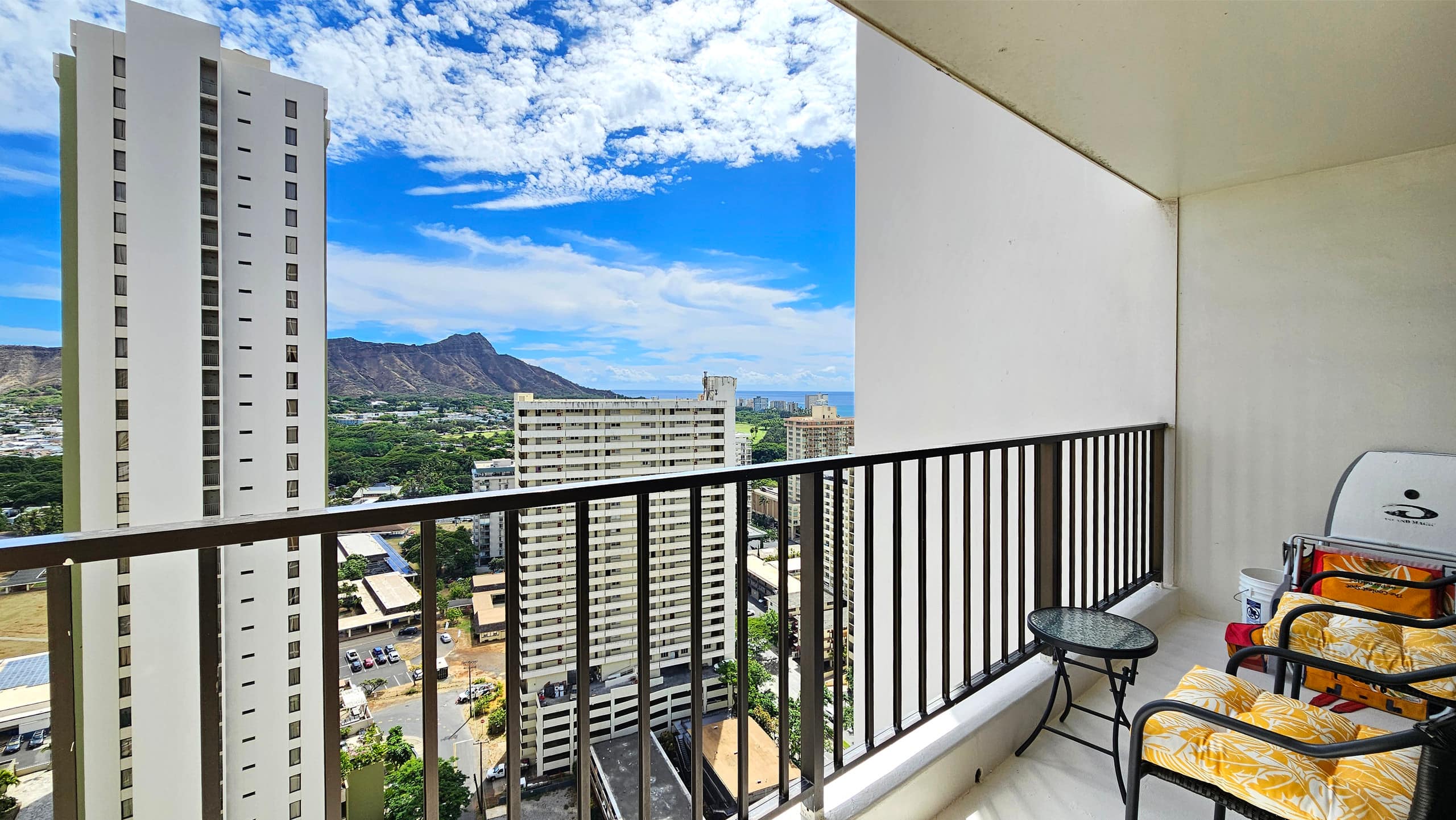 Condo in Honolulu · ★4.7 · 1 bedroom · 2 beds · 1 shared bath - Image 17