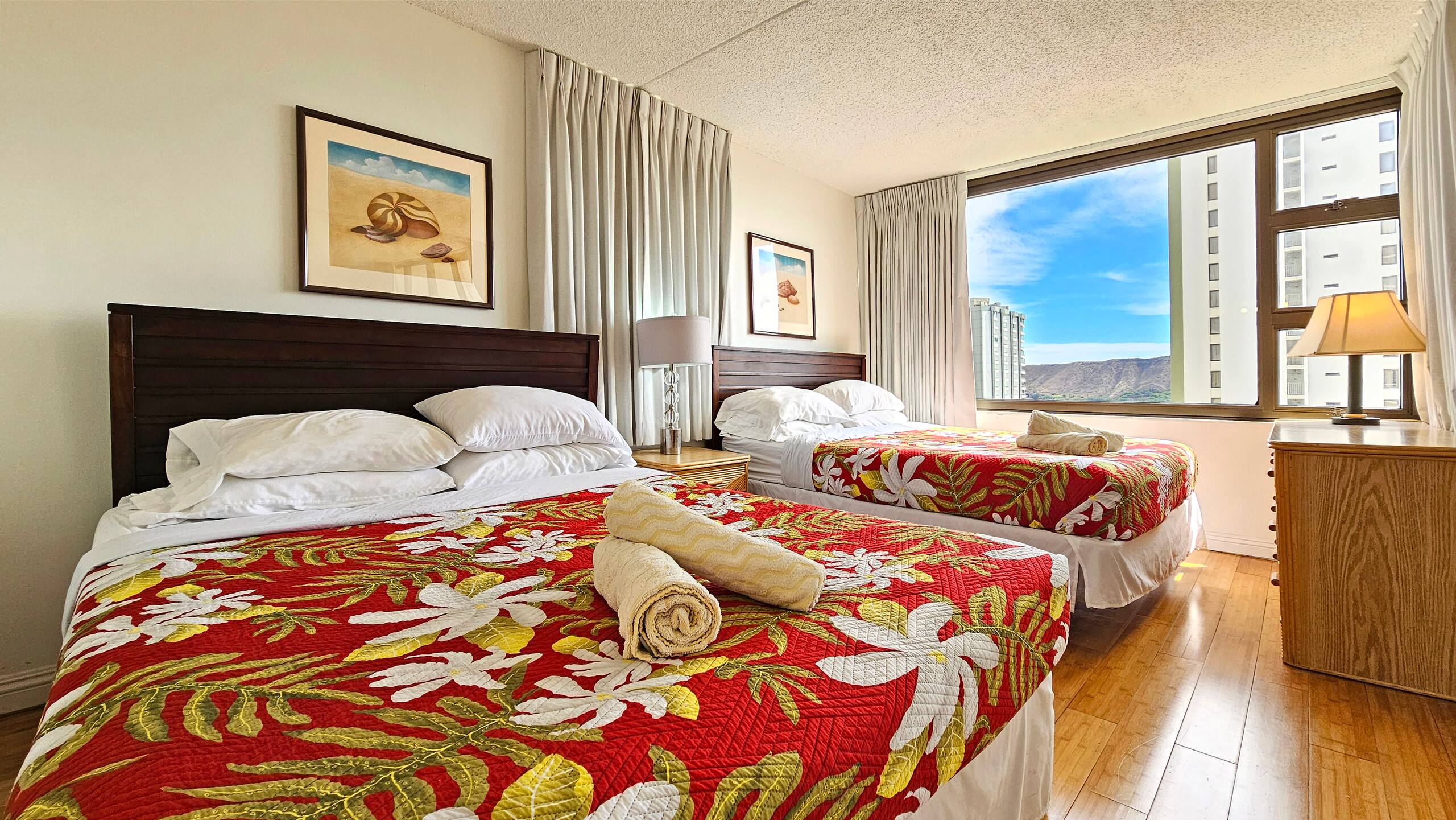 Condo in Honolulu · ★4.7 · 1 bedroom · 2 beds · 1 shared bath - Image 6