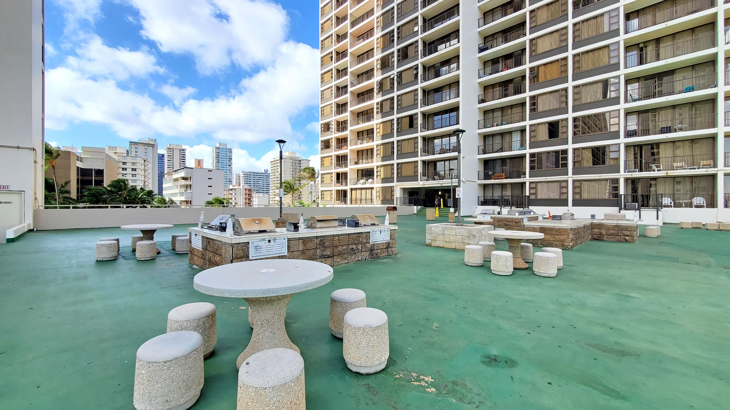 Condo in Honolulu · ★4.7 · 1 bedroom · 2 beds · 1 shared bath - Image 30