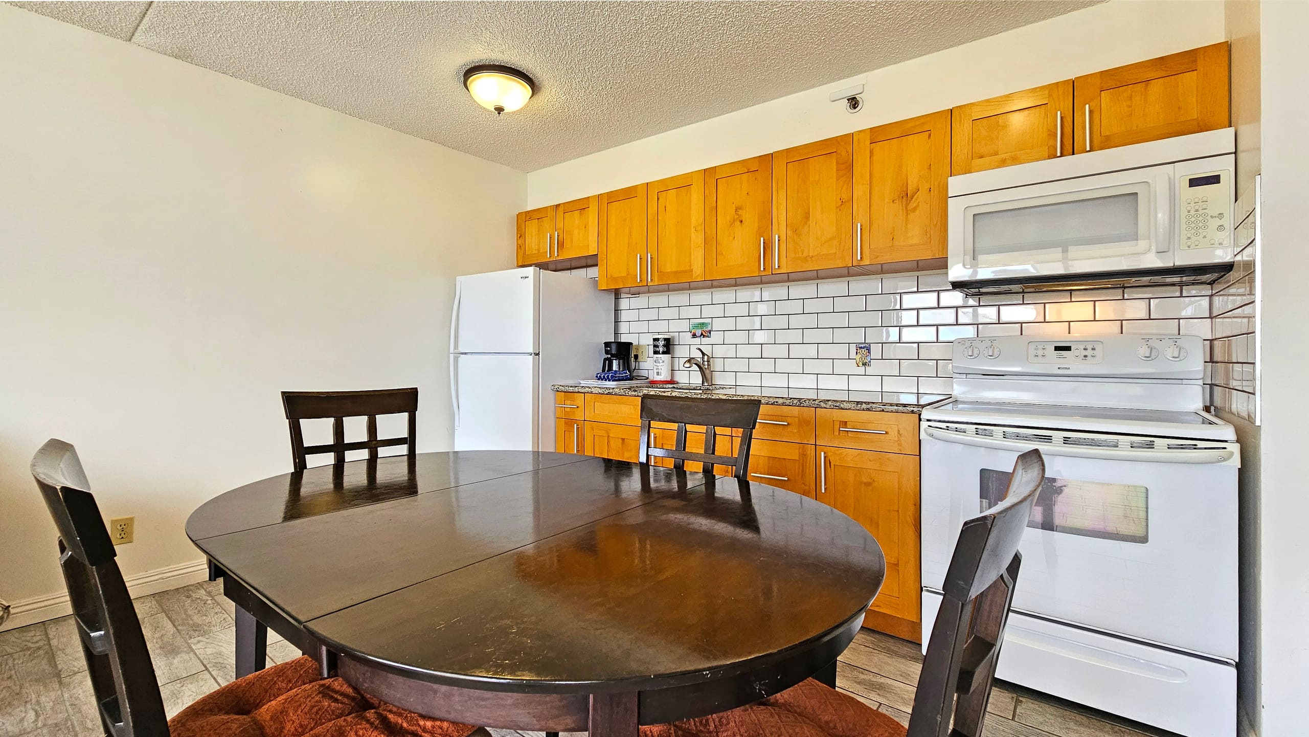 Condo in Honolulu · ★4.7 · 1 bedroom · 2 beds · 1 shared bath - Image 12