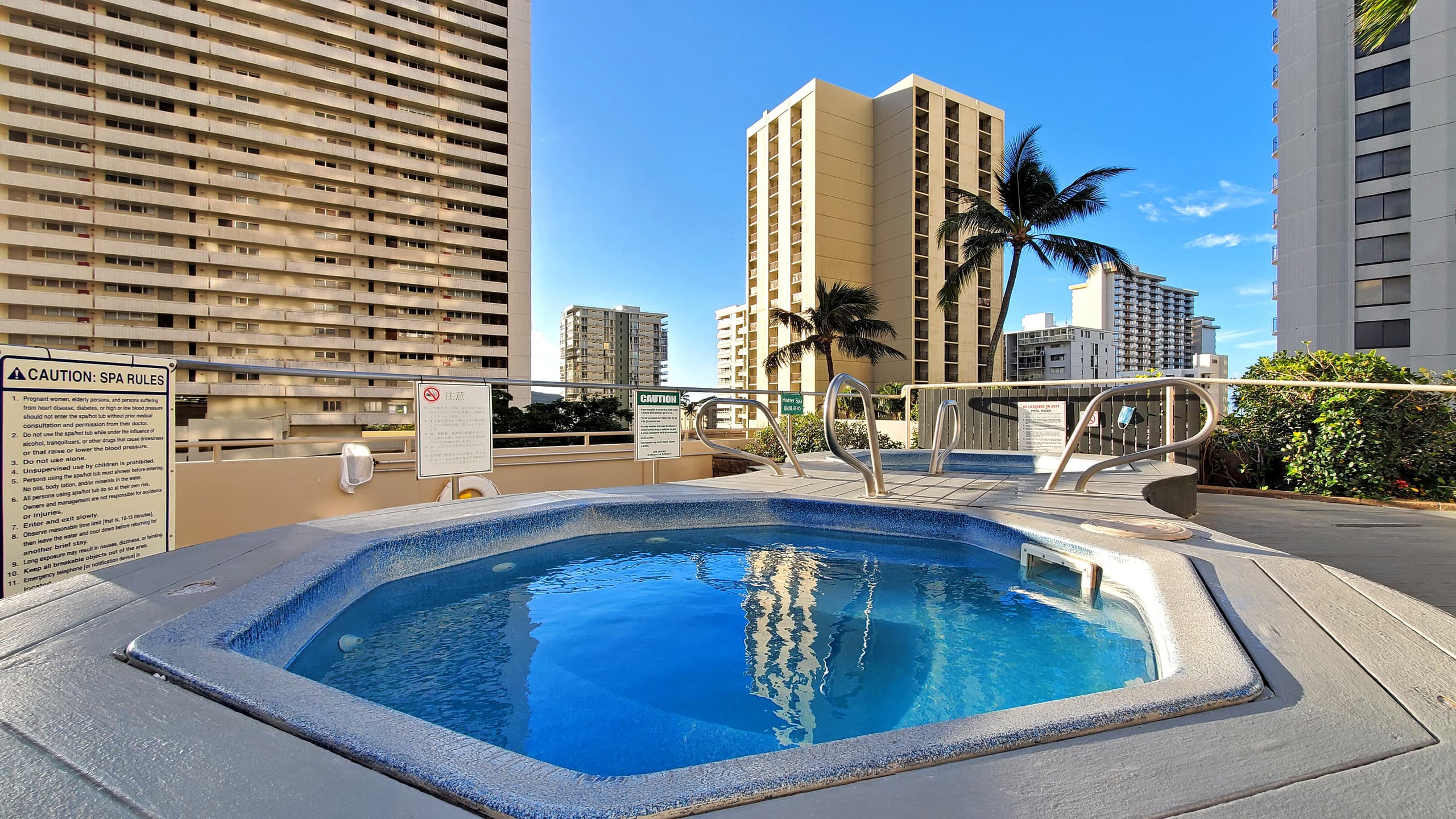 Condo in Honolulu · ★4.7 · 1 bedroom · 2 beds · 1 shared bath - Image 15