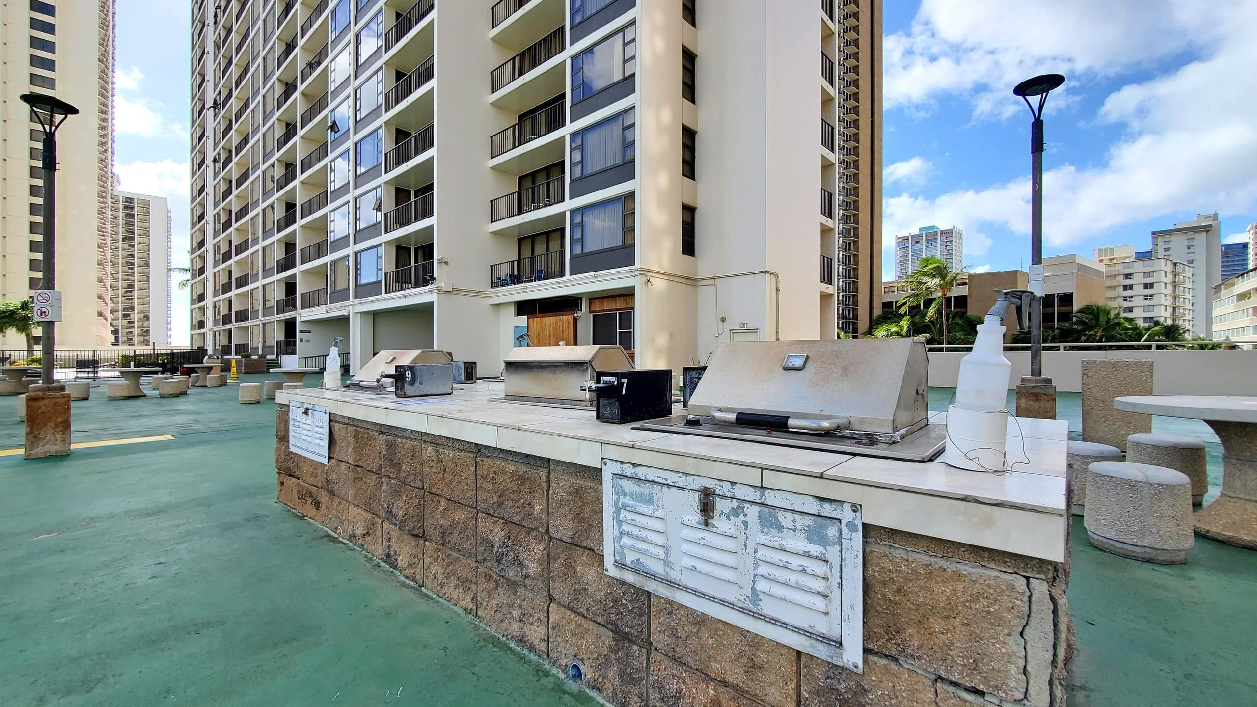 Condo in Honolulu · ★4.7 · 1 bedroom · 2 beds · 1 shared bath - Image 31
