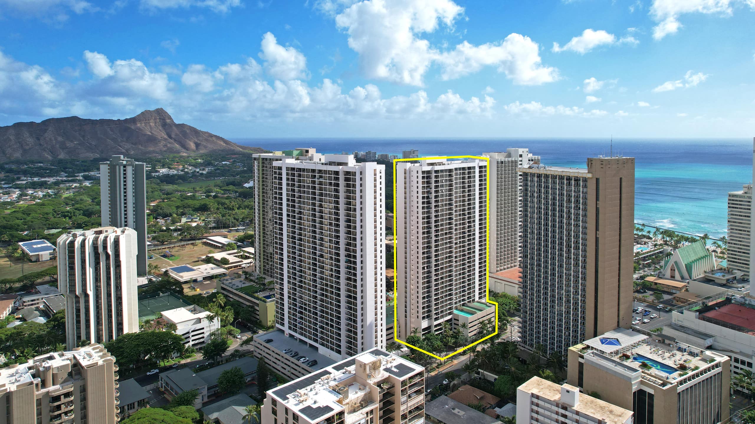 Condo in Honolulu · ★4.7 · 1 bedroom · 2 beds · 1 shared bath - Image 18