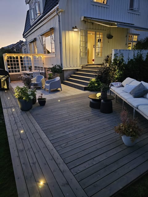 Villa w/high standard, nice outdoor areas close to the city center