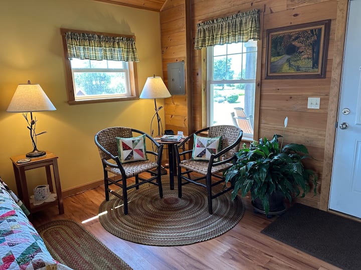 The Greenhouse Cottage - Orland, ME
