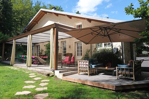 Streamside Lodge
