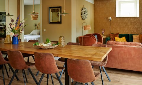 Luxury 14p. family vacation home