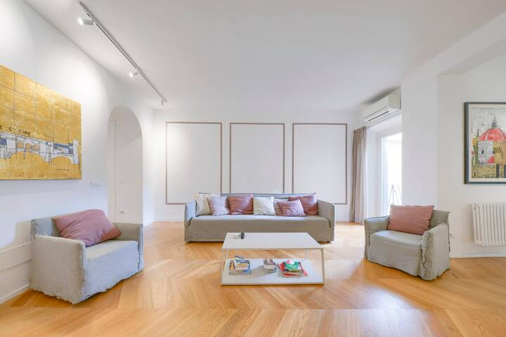 Duomo New Luxury Apartment 3 Bedrooms 3 Bathrooms gallery image 4
