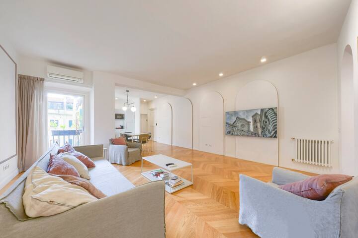 Duomo New Luxury Apartment 3 Bedrooms 3 Bathrooms gallery image 3