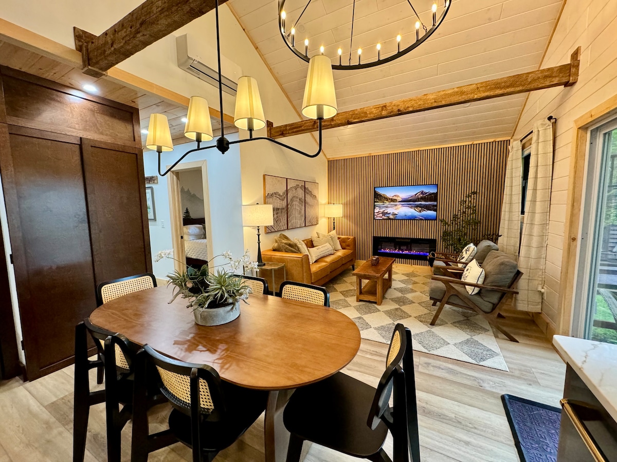 Top performing Airbnb: Cozy Lakefront Cottage | Dock | Kayaks | Fire pit in Eagle Bay